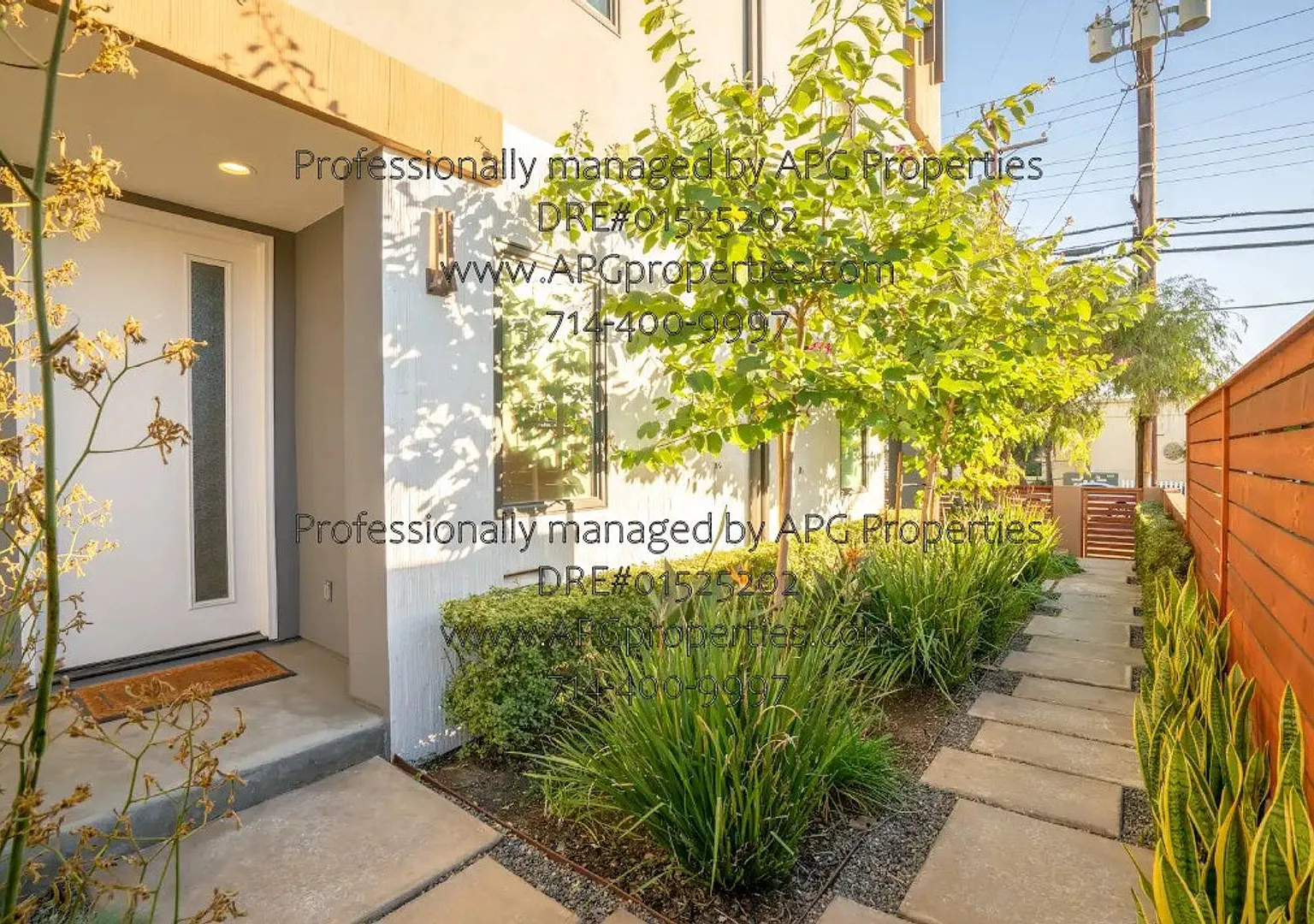Four-Level Luxury Townhome | 3 Bedrooms | 3 Full Baths | 2 Half Baths | Hillcrest — Photo 2