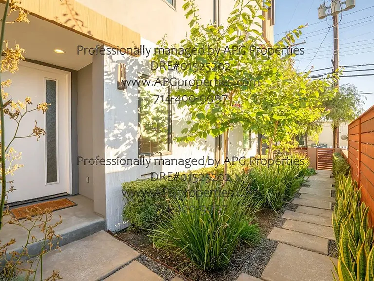 162 W Robinson Ave W — Photo 2