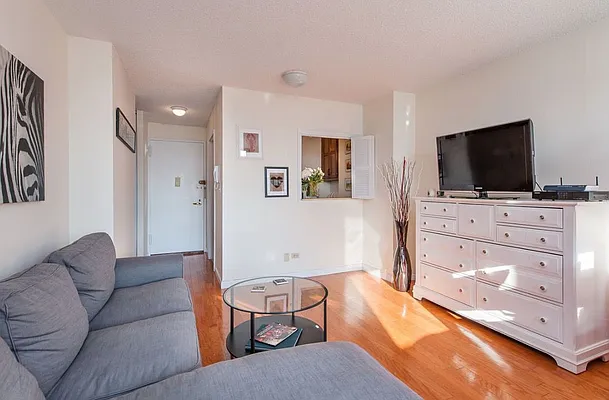 Rented by UbiQ NY | media 8