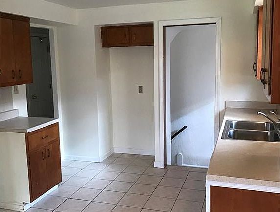 3rd image of 5537 Andover Blvd