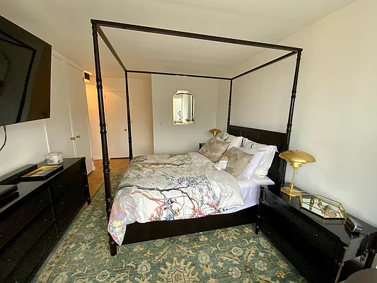 Rented by R New York | media 30