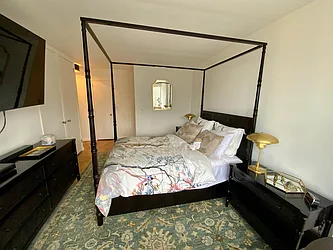 Rented by R New York