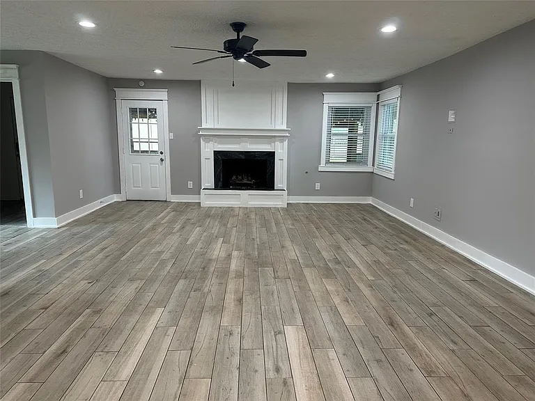 228 Oak Manor Dr — Photo 6