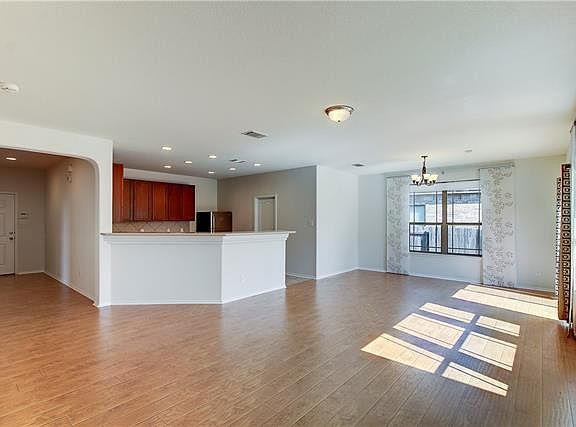 4th image of 2737 Claremont Ct