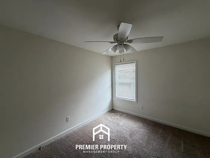 208 Bradford Cir — Photo 15