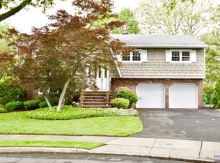 91 Trinity Ct, Paramus, NJ 07652