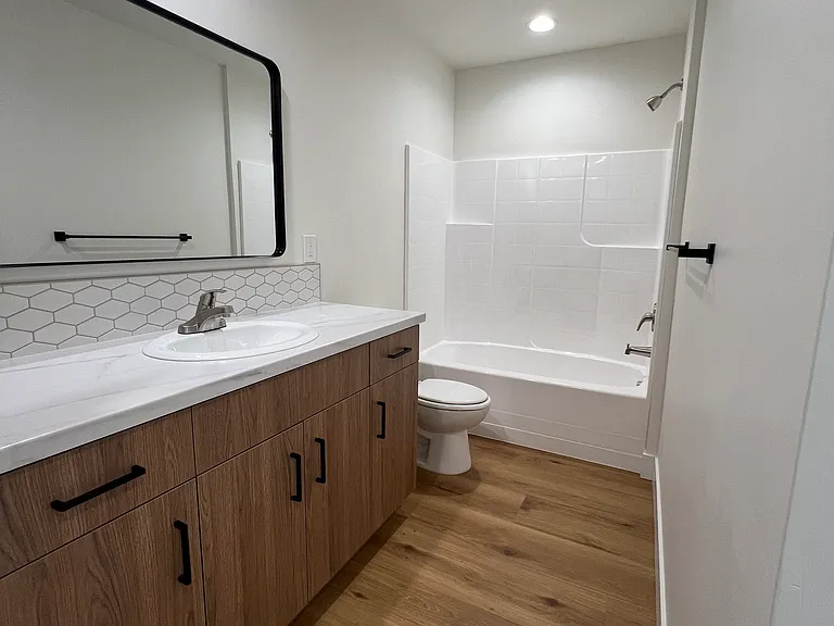 701 Yale Ave #C — Photo 2