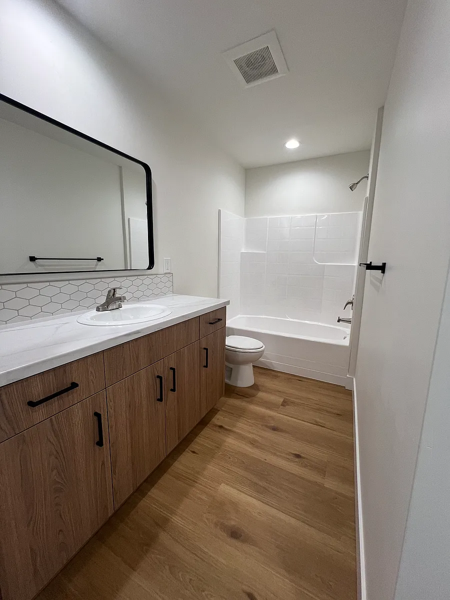 Building Photo - 701 Yale Ave #C