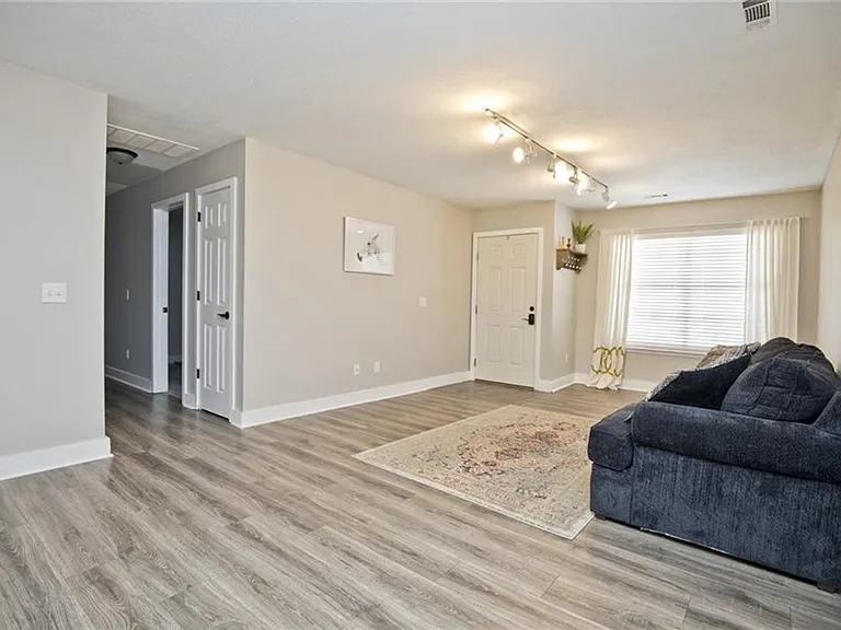 1018 N Lonnie Ave — Photo 9