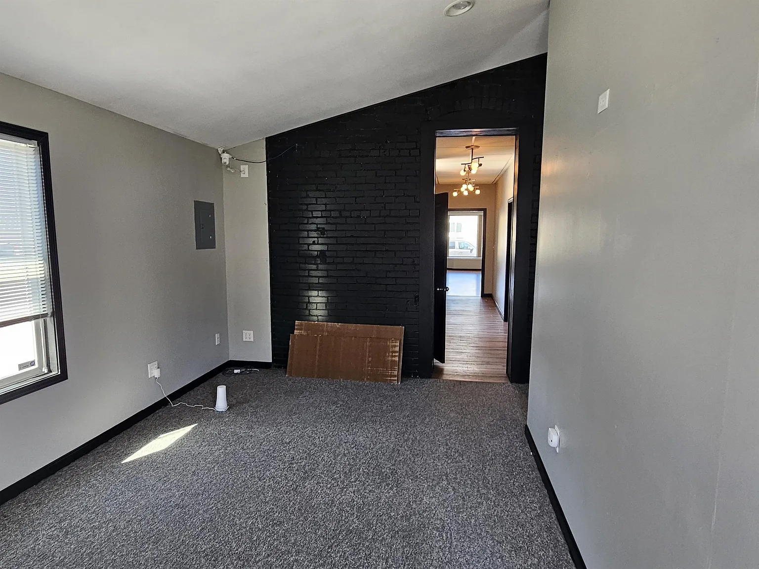 602 Burlington Ave - 602 — Photo 3