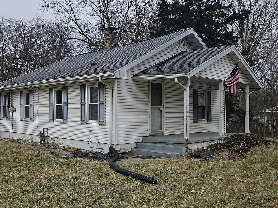 2637 S Locust Rd