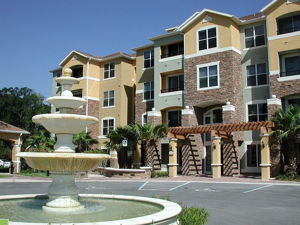 'Italia' Building Exterior