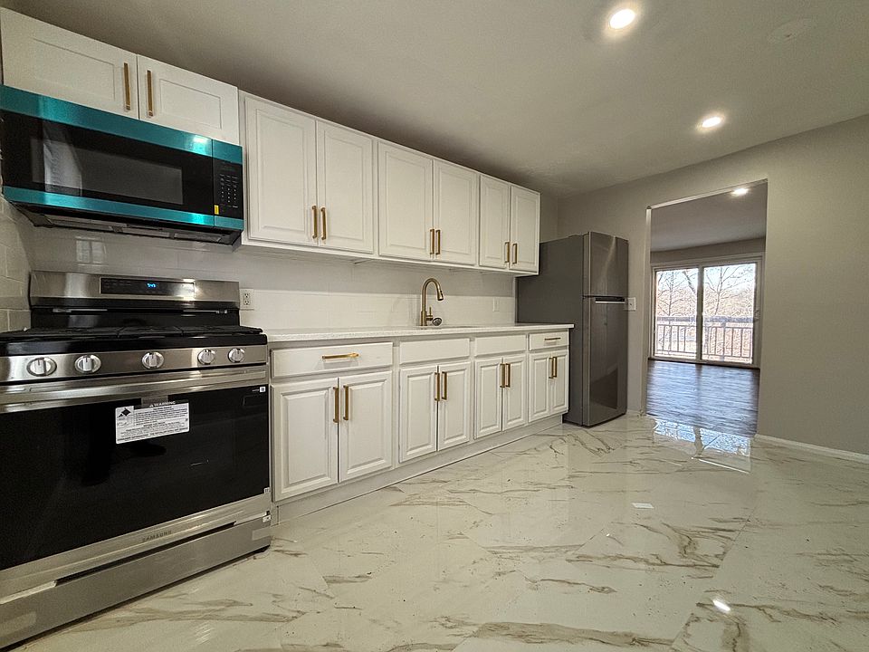 1st image of 210 Burwell St #6