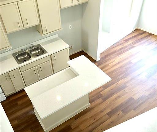 5th image of 1301 Morwil St APT 10