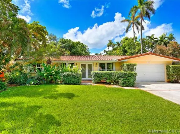 830 NE 116th St, Biscayne Park, FL 33161