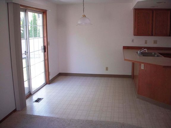 5th image of 510 NW 72nd Cir