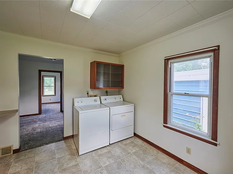 105 Derrick Ln — Photo 11