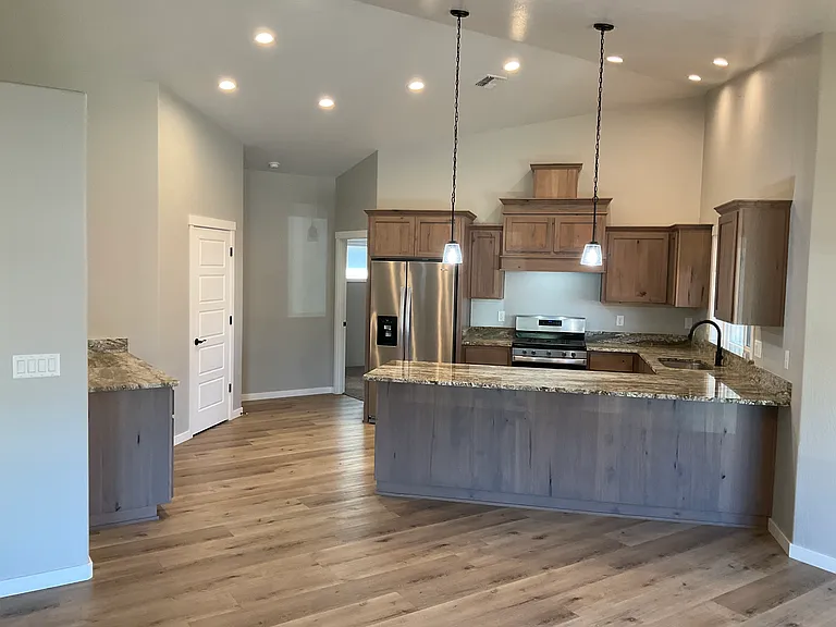 1889 SW Mistybrook Dr — Photo 2