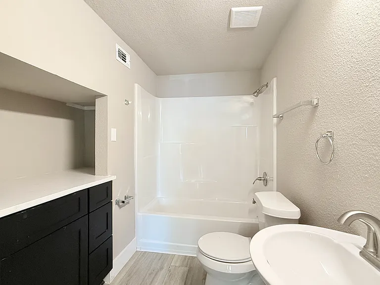 312 Avondale Ave — Photo 14