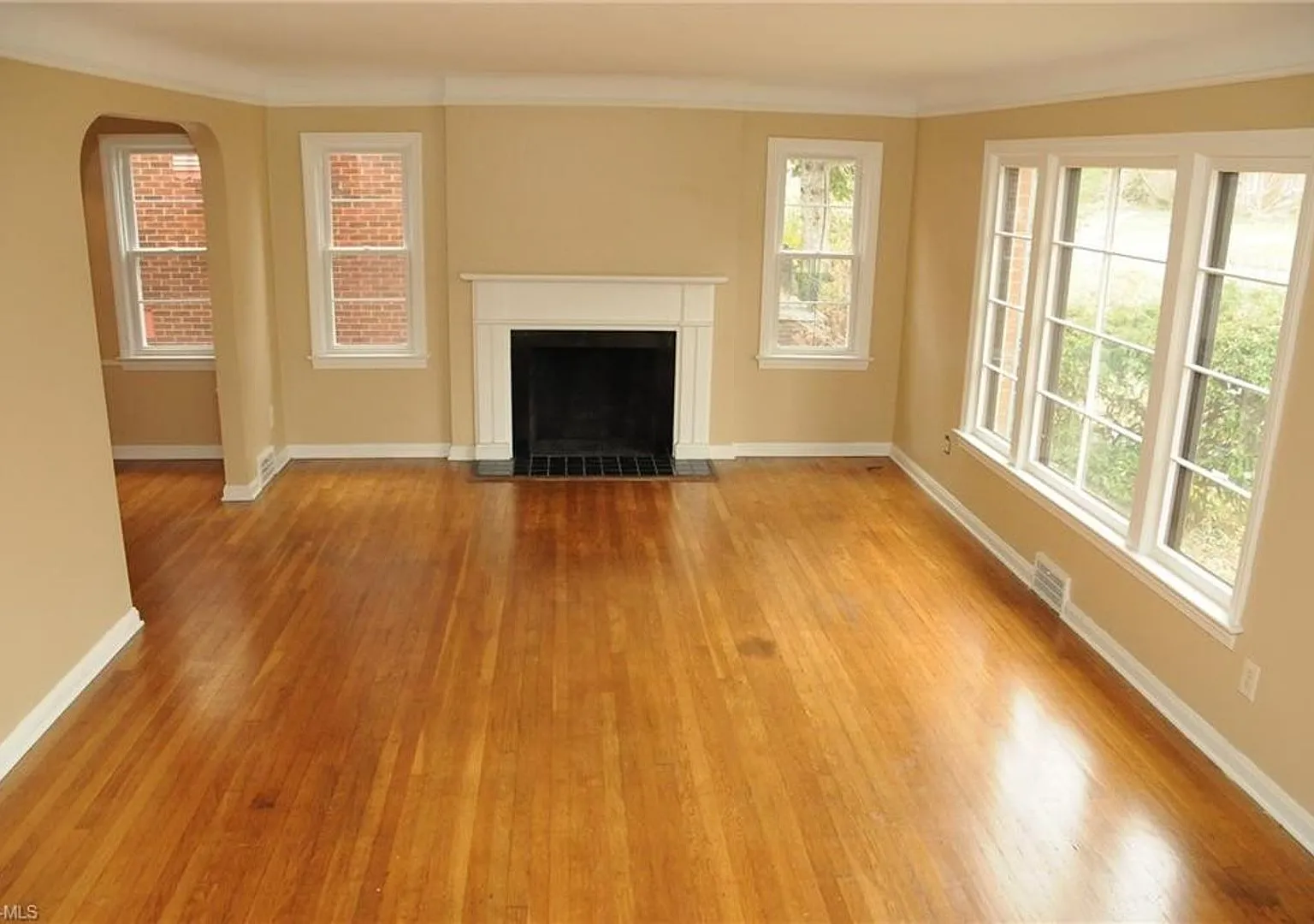 1158 Castleton Rd — Photo 4