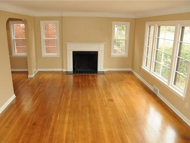 1158 Castleton Rd — Photo 4