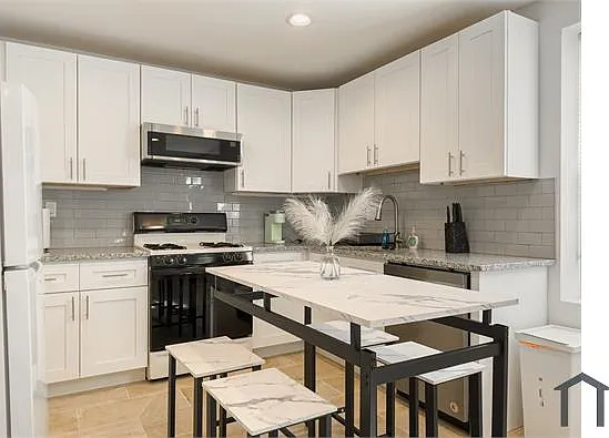 2 bed, 1200 sqft, $1,300 — Photo 4