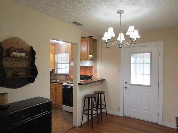 2nd image of 3218 Cedar Lake Dr