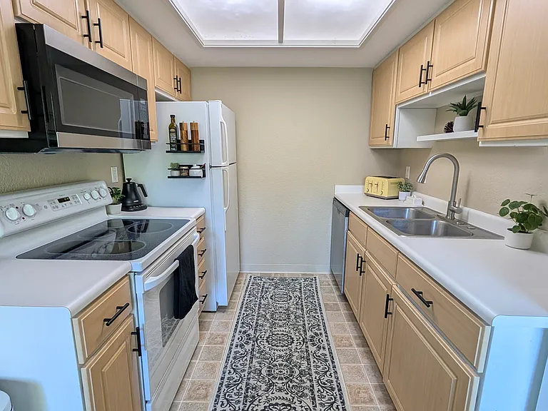 9490 SW 146th Ter #R8 — Photo 10