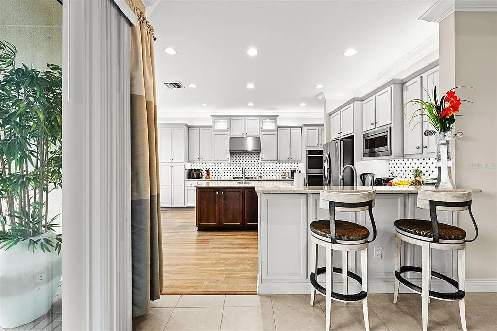 3 bed, 3.5 bath, 3186 sqft, $3,900 — Photo 3
