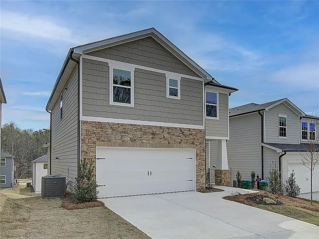 3 bed, 2250 sqft, $2,600 — Photo 2
