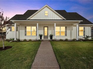 809 Forward Pass Dr, Hewitt, TX 76643