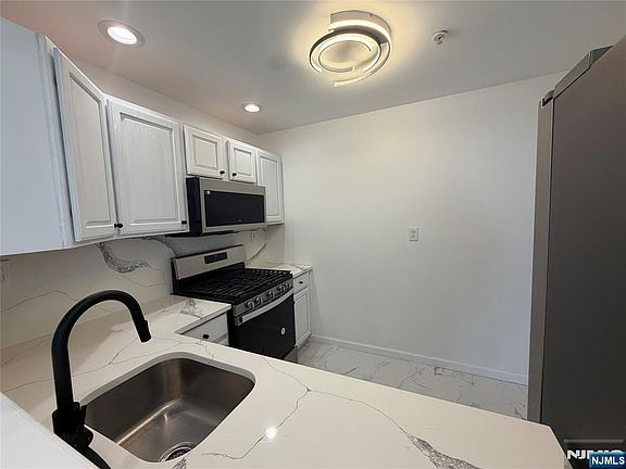 5th image of 131 Clinton Place #214