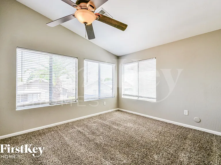 848 E Morelos St — Photo 12