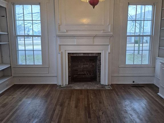 4th image of 401 E 1st St