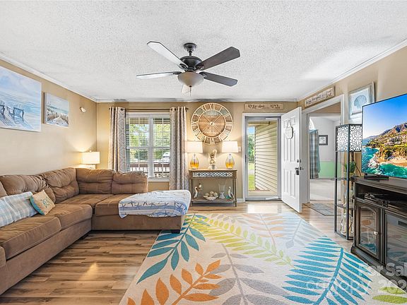 2nd image of 1618 Warren Cir