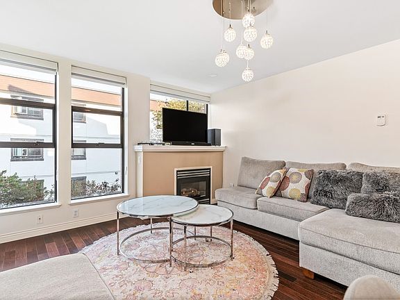 5th image of 345 Lonsdale Ave #411
