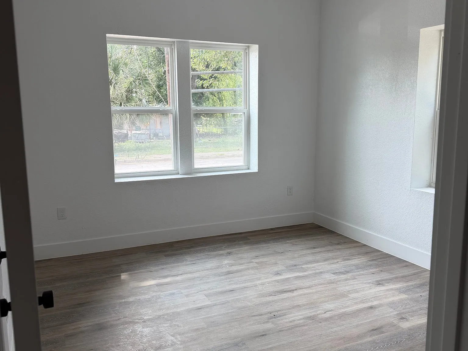 Beautiful 2 bdrm 1 bath mulit family home. — Photo 4
