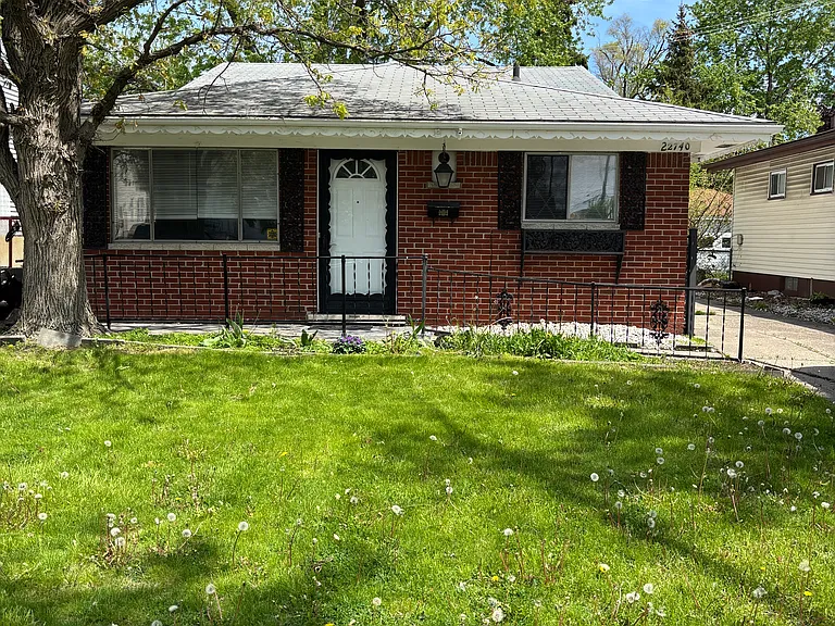 22740 Teppert Ave — Photo 1