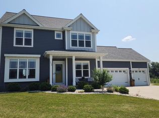 1554 Coventry Ct, Hubertus, WI 53033