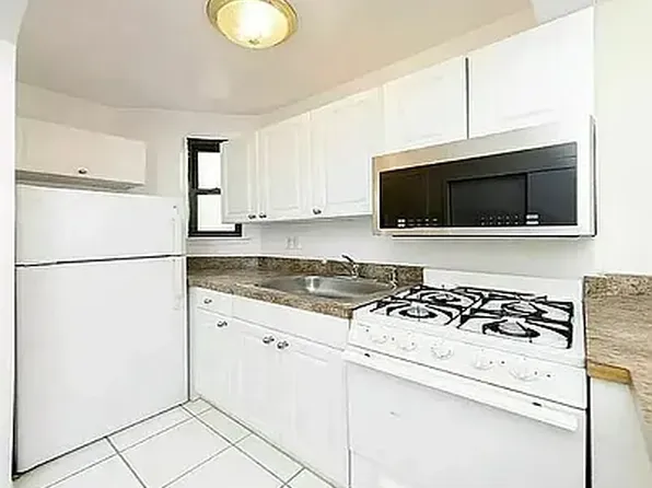 344 East 55th Street 5B image 3 of 4