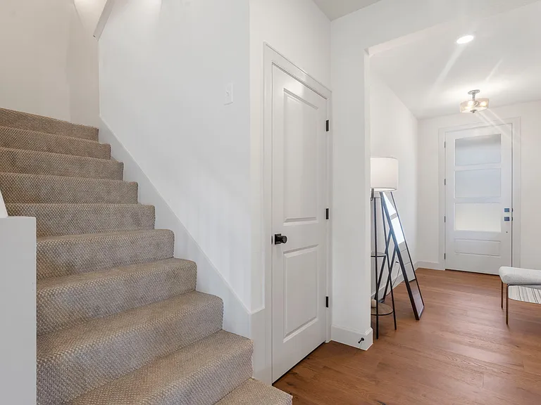 1111 Mammoth St — Photo 15