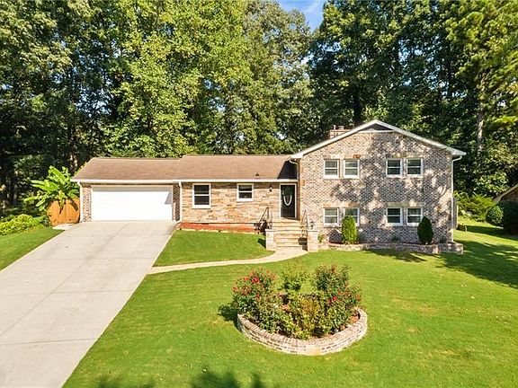 2nd image of 2807 Rosemont Dr