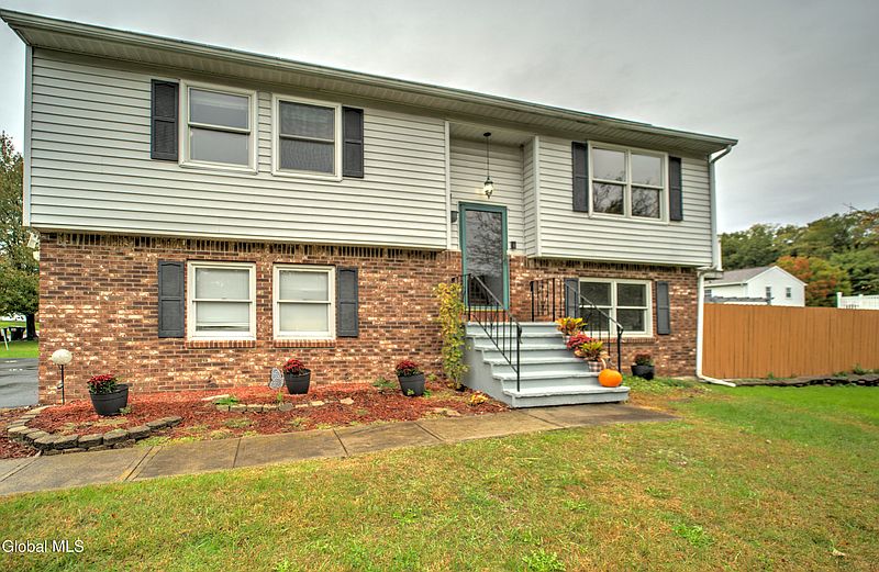 2nd image of 1 Laurel Lane