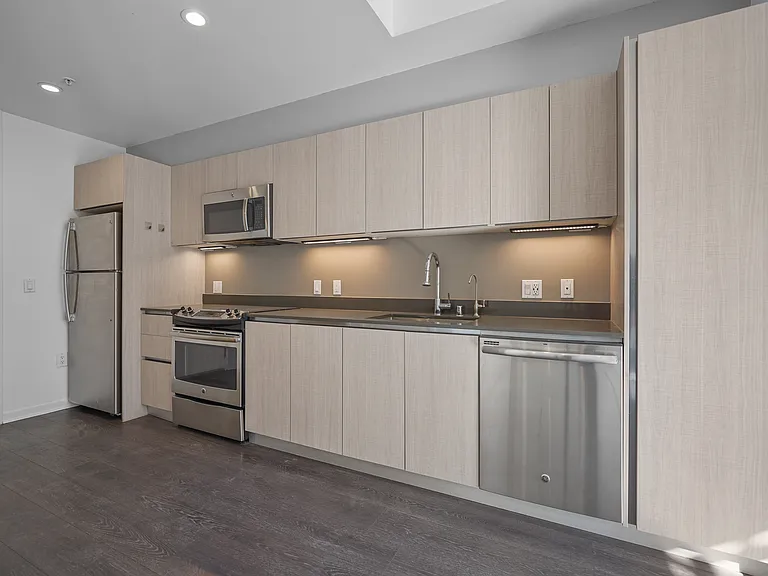 5800 Harold Way — Photo 11