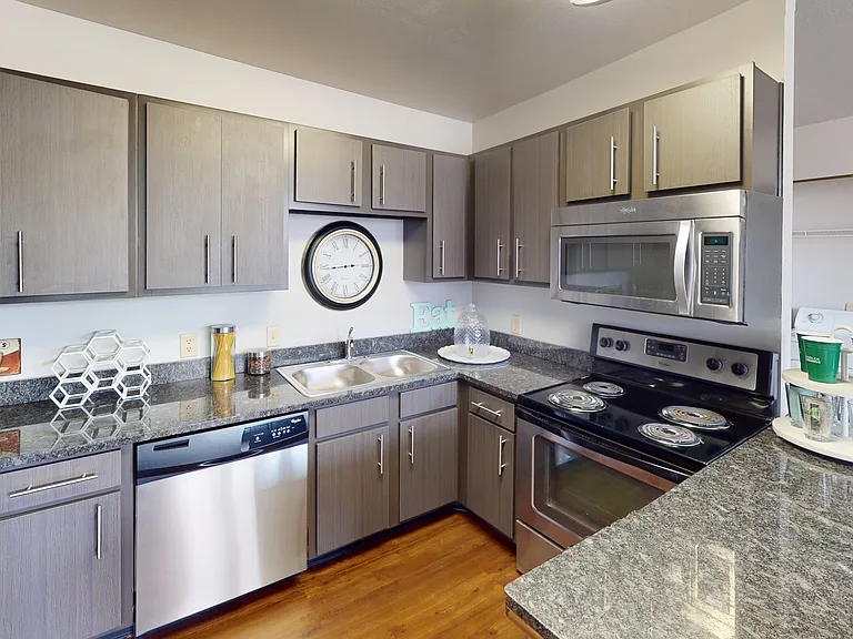 The Village at Chandler Crossings - Furnished Student Living - Priced Per Room — Photo 6