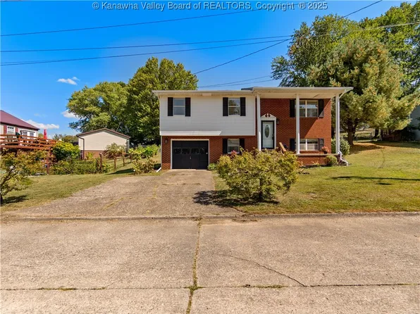 202 Village Ct, Scott Depot, WV 25560