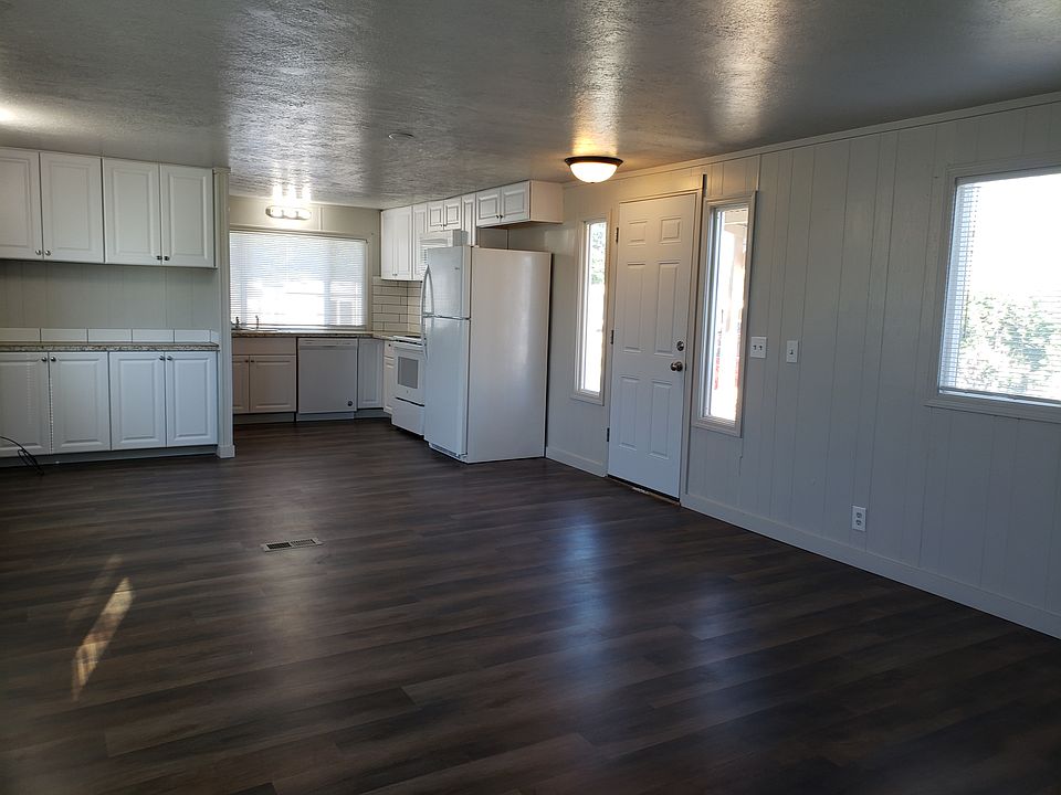 1st image of 121 Teakwood St