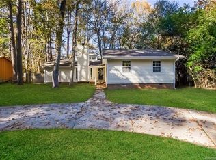 1048 Pineborough Rd, Charlotte, NC 28212