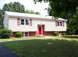 205 Robinhood Rd, Staunton, VA 24401