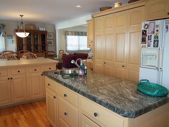 5th image of 129 E Mac Evoy Ln